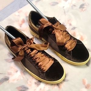 Lemaré Velvet Sneakers